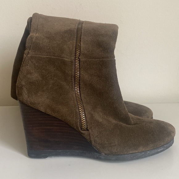 Franco Sarto Wedge Knee High Suede Boots Size 7 Moss Green Brown Full Side Zip - Picture 7 of 16